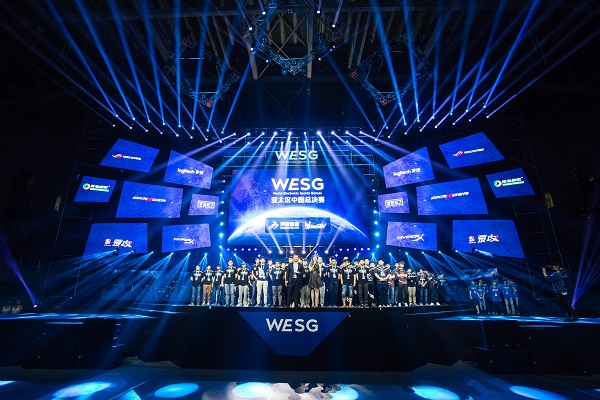 吴艳妮现身 吴艳妮现身